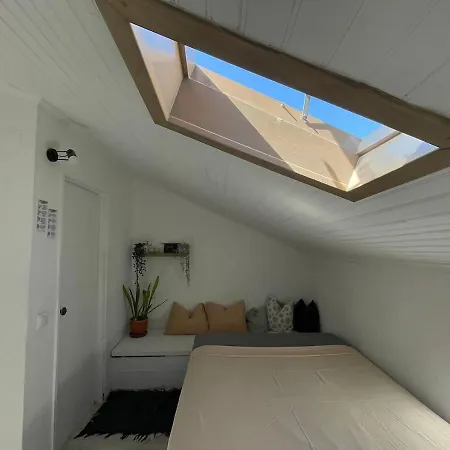 3 5 Minutes Away Meter Station リスボン