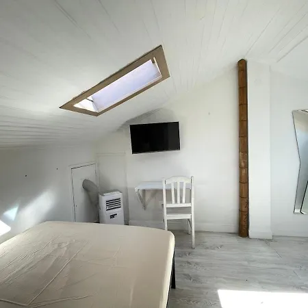 3 5 Minutes Away Meter Station アパート *